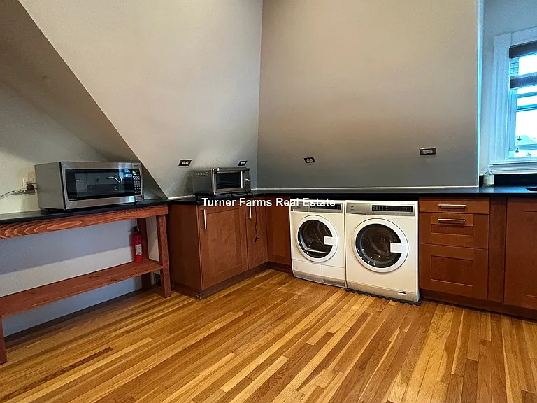 185 Davis Ave — Photo 7