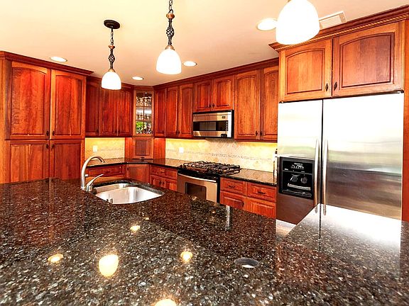 Granite & Custom Cabinetry