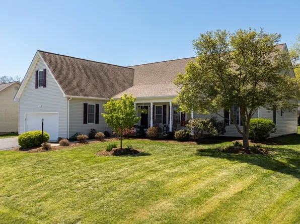 25 Mallard Rd, Stuarts Draft, VA 24477