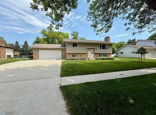 3818 S Rivershore Dr, Moorhead, MN 56560