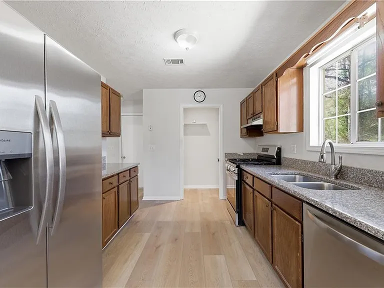 201 Colony Springs Dr — Photo 14