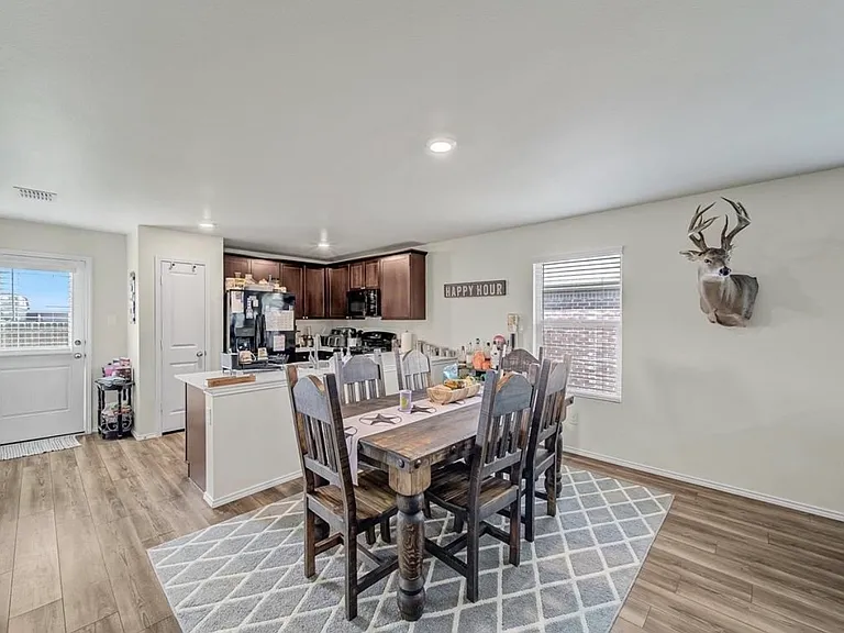 2313 Sandhill Ct — Photo 5