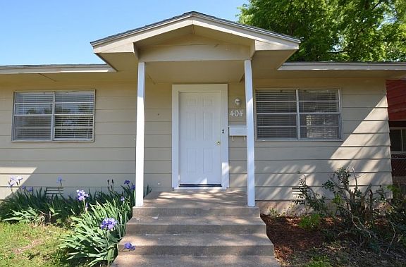 3rd image of 404 Atterberry Dr