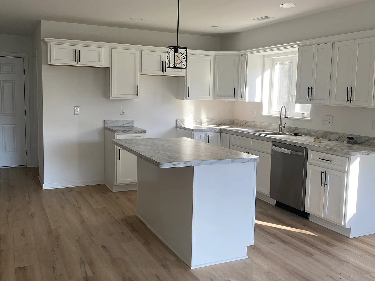3 bed, 2.5 bath, 1275 sqft, $2,495 — Photo 2