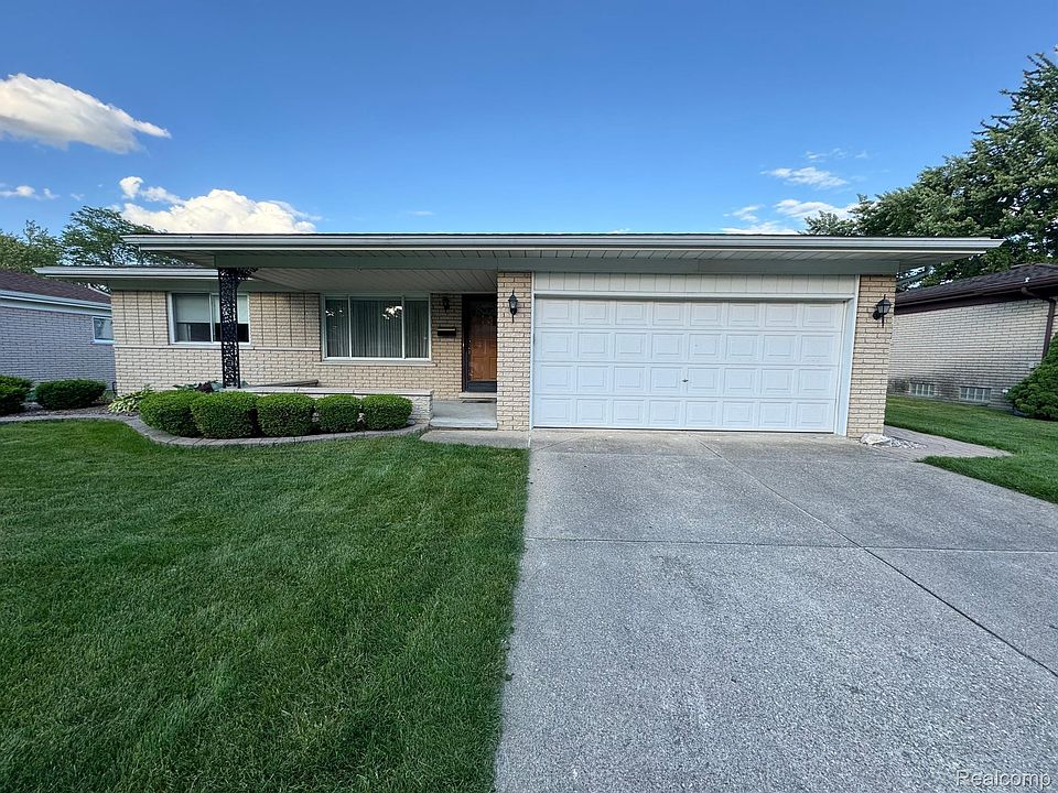 1st image of 30180 Elmhurst Dr