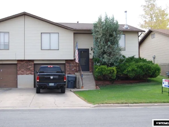115 Barrett Ave, Evanston, WY 82930