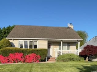 85 Rhoda Ave, North Babylon, NY 11703