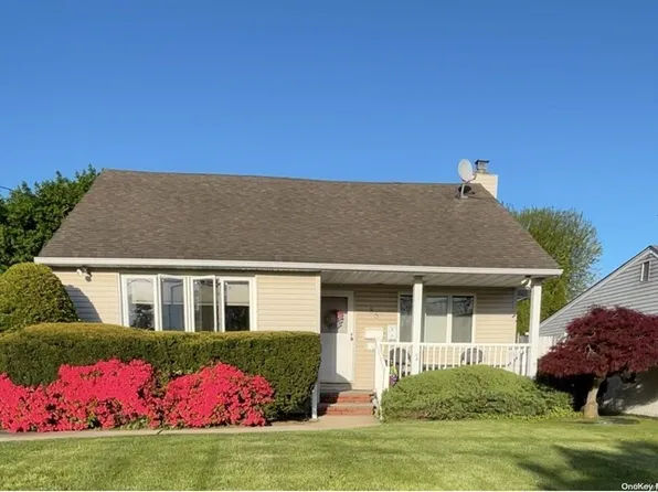 85 Rhoda Avenue, North Babylon, NY 11703