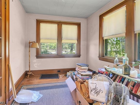 5th image of 37 White Hall Rd