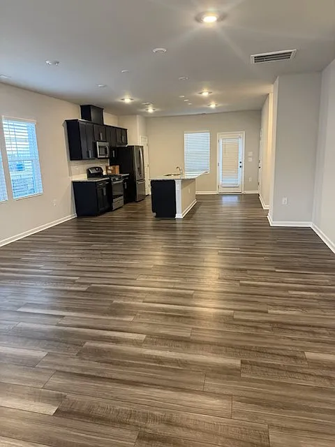 3 bed, 2.5 bath, 1685 sqft, $2,500 — Photo 4