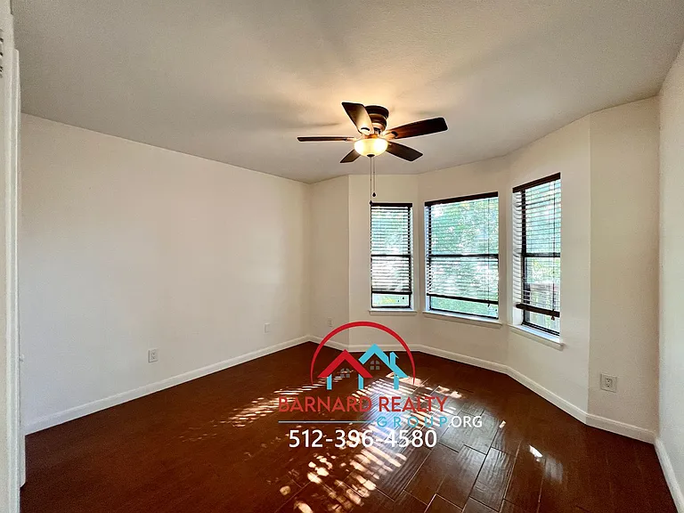 402 Fredericksburg St — Photo 14