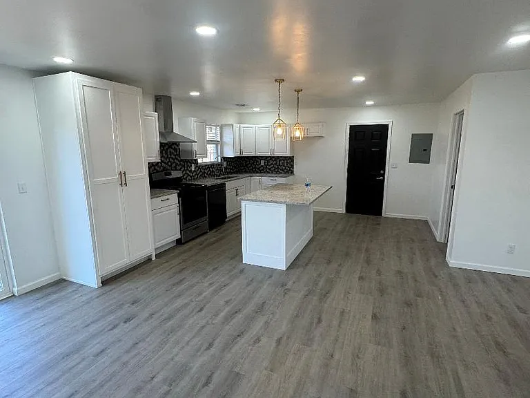 13884 S 303rd Ave — Photo 13