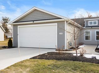 238 Silver Spring Cir, Elyria, OH 44035