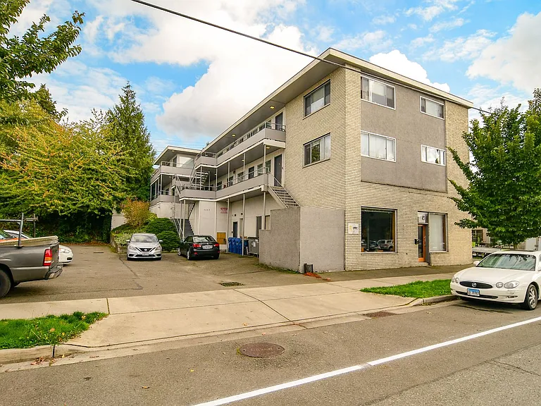 9244 Greenwood Ave N — Photo 29