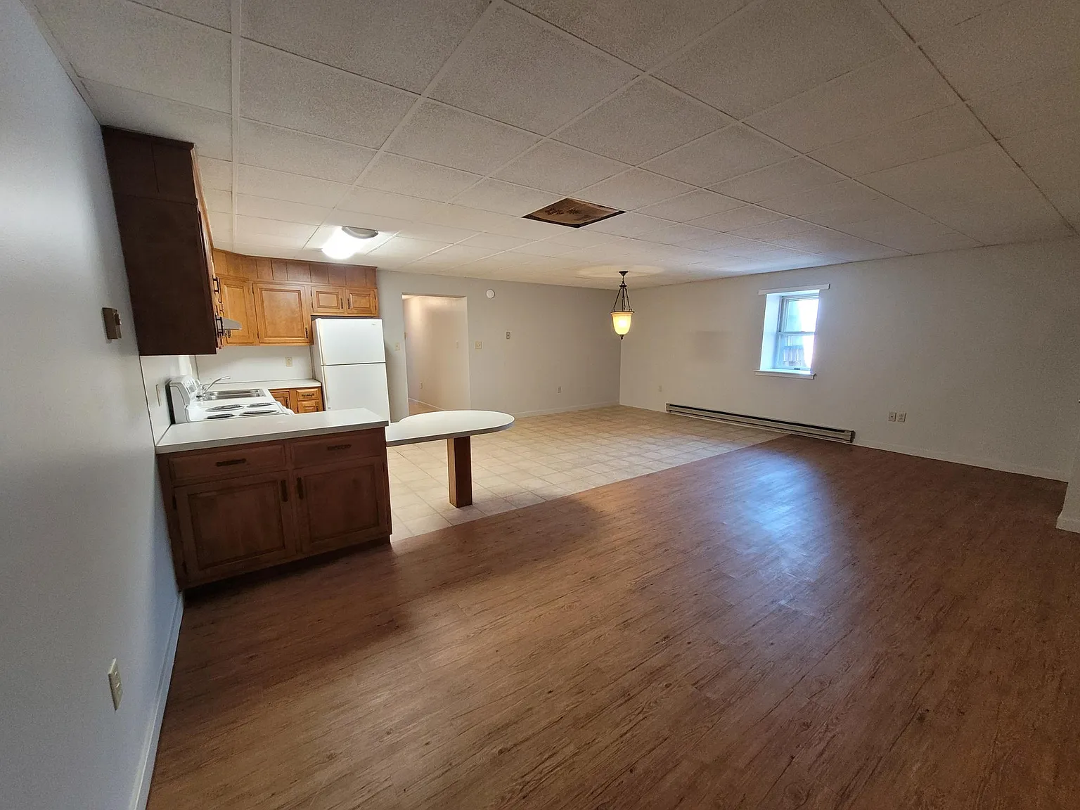 2 bed, 1100 sqft, $1,300 — Photo 3