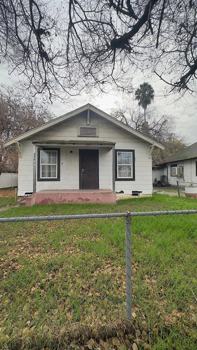 2362 Alma St photo 1