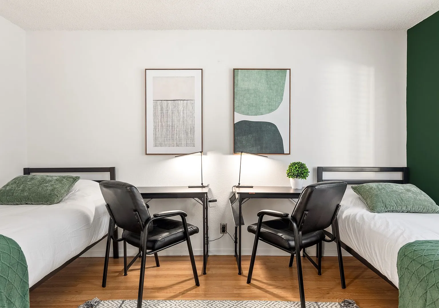 A fully furnished 5 bedroom, 2 bathroom apartment with common areas at 1823 Pelham Ave. Unit 8 — Photo 2