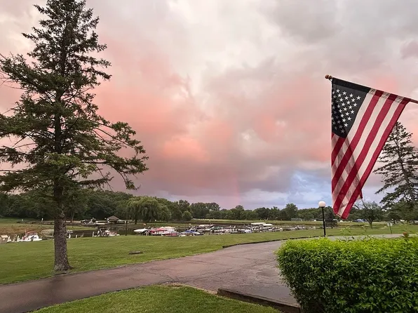 51 Oak Hill Colony APT 4, Fox Lake, IL 60020