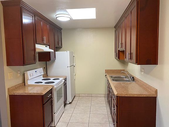 5th image of 1670 Union Ave