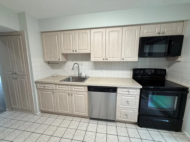 7422 Azalea Ct — Photo 9