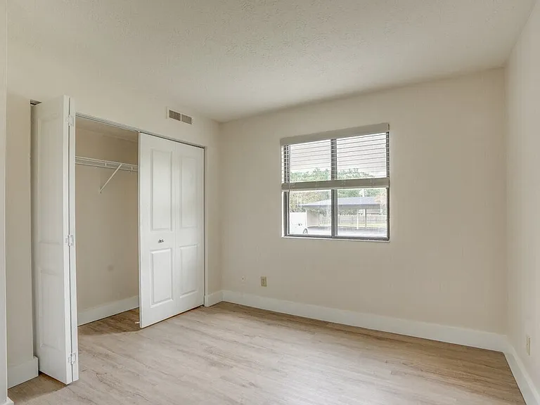 Golfview Apartments — Photo 6