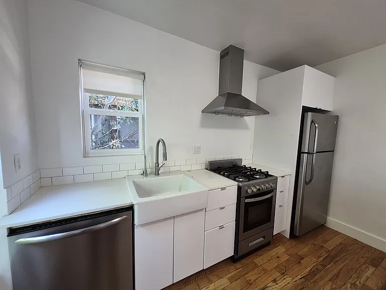 134 S Coronado St #136-1/2 — Photo 2