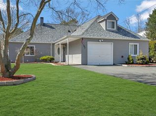 192 Serpentine Ln, Islandia, NY 11749