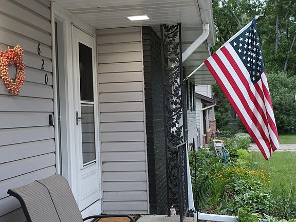 3rd image of 620 114th Ln NE