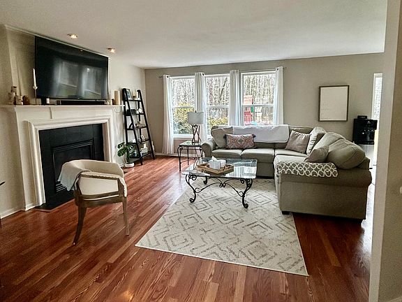 5th image of 6198 Oakhurst Dr