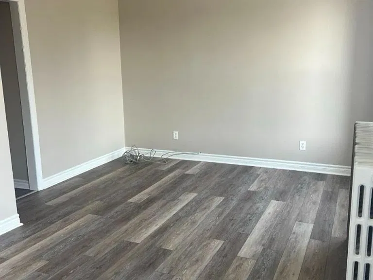 730 Simcoe St S #4 — Photo 7