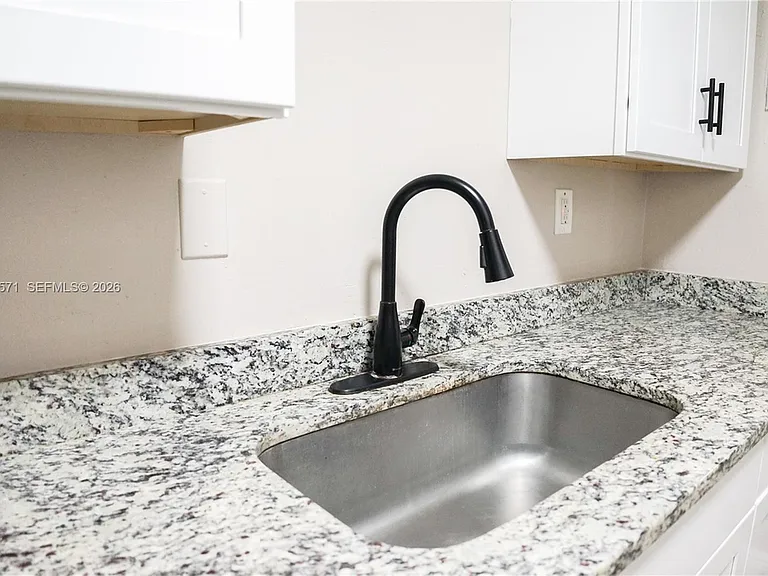 4240 Woodside Dr — Photo 22