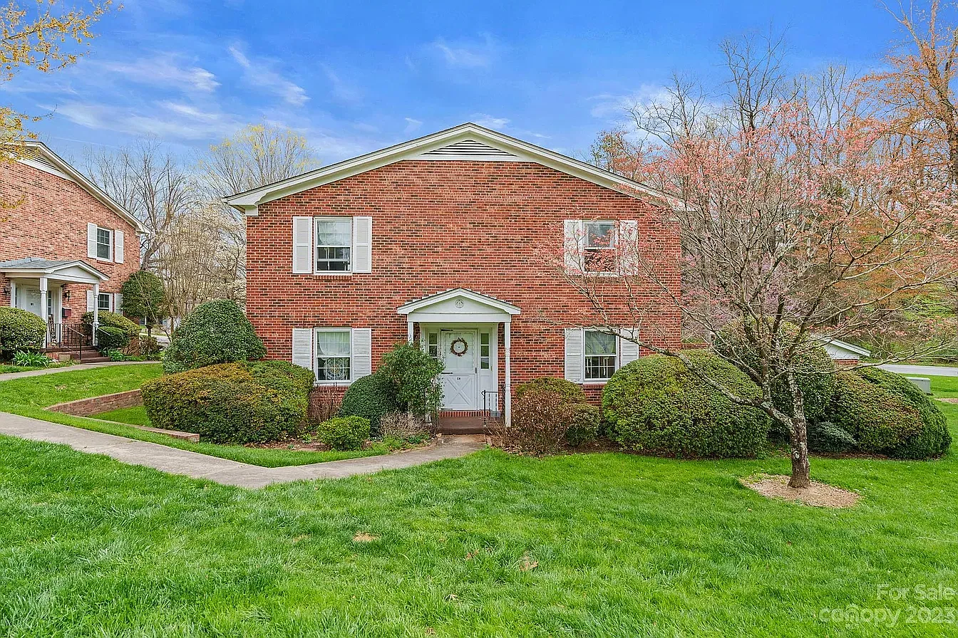 3 bed, 2.5 bath, 1512 sqft, $2,600 — Photo 2