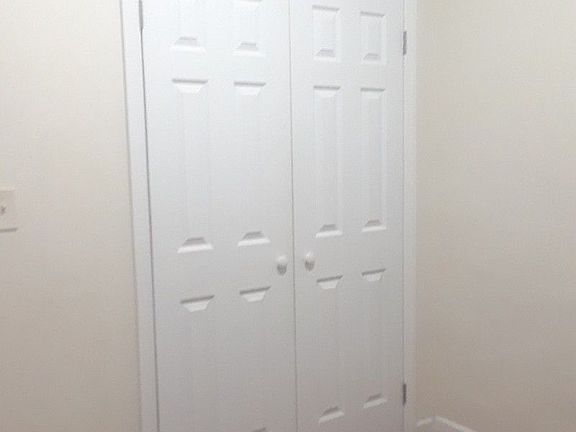 4th image of 2424 43rd St APT 3R
