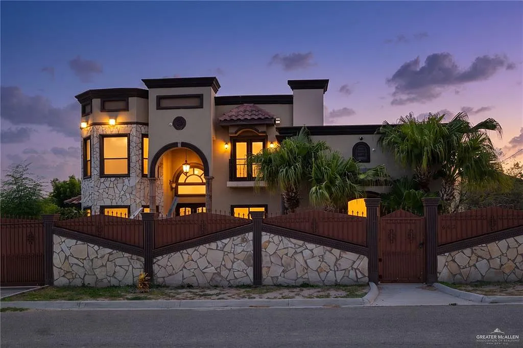 6 bed, 5.5 bath, 3114 sqft, $3,200 — Photo 1
