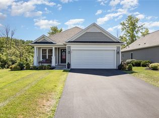 75 Willowford Dr, Henrietta, NY 14467