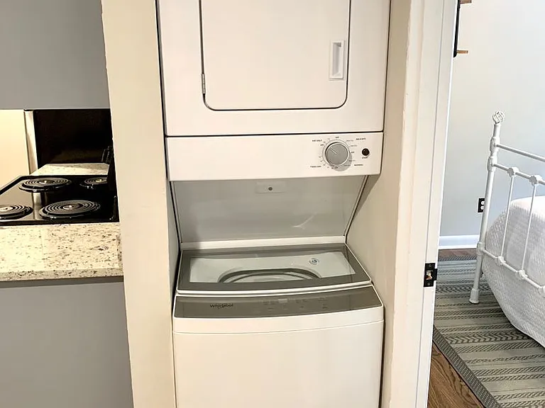 176 Georgia Ave — Photo 12