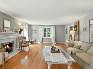 35 Plymouth Rd, Longmeadow, MA 01106