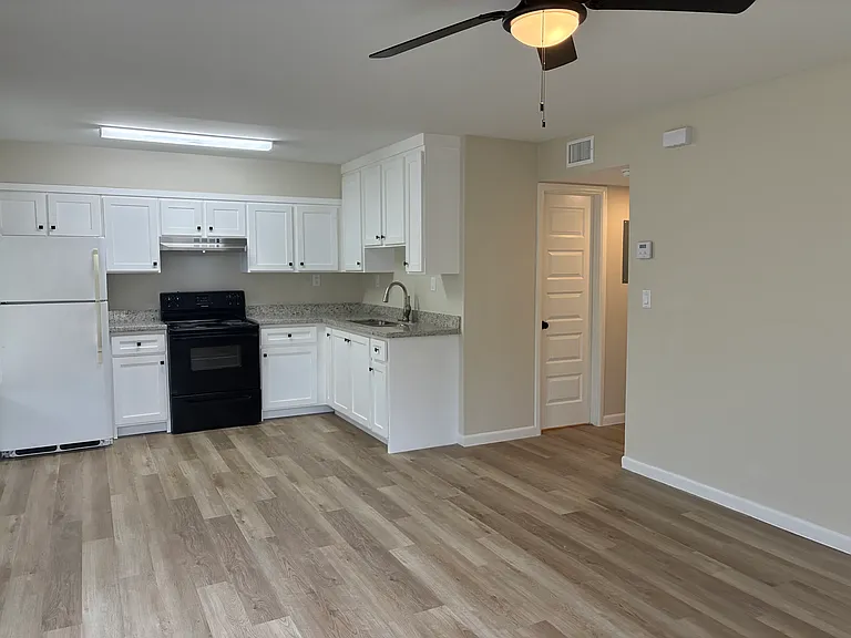 705 E Bustamante St #6 — Photo 3