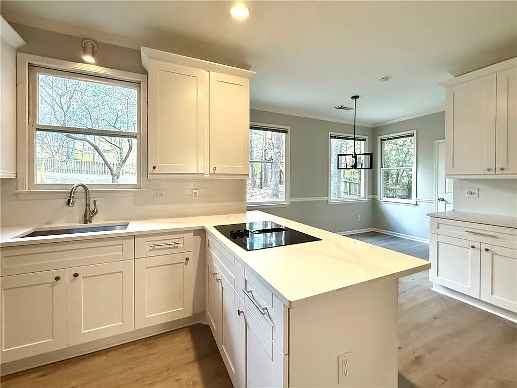4 bed, 3.5 bath, 2545 sqft, $3,300 — Photo 2