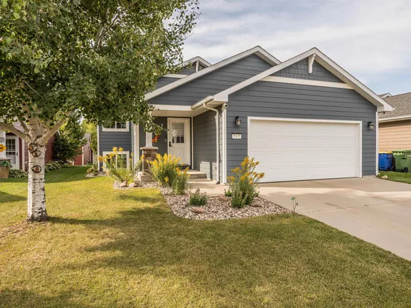 717 Sun Valley St, Brookings, SD 57006