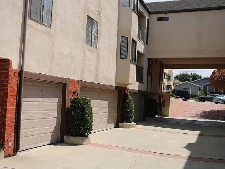 129 S Encinitas Ave #F — Photo 28