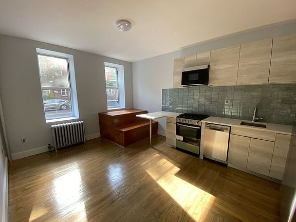 4th image of 495 Washington Ave APT 1A