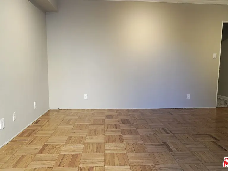 951 Masselin Ave — Photo 18