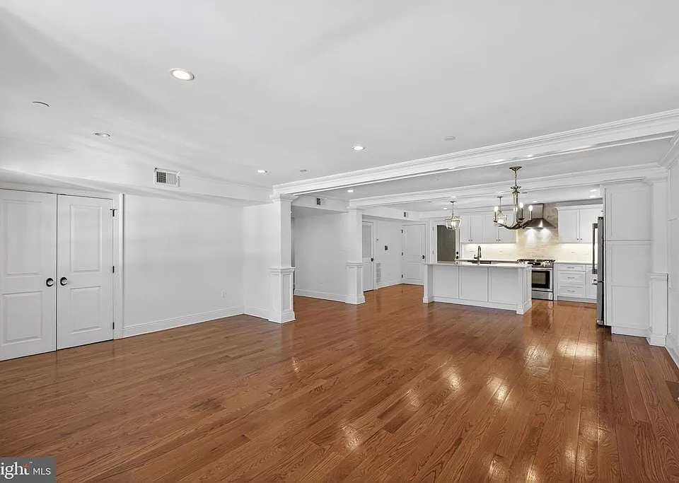 200 W Wayne Ave #1