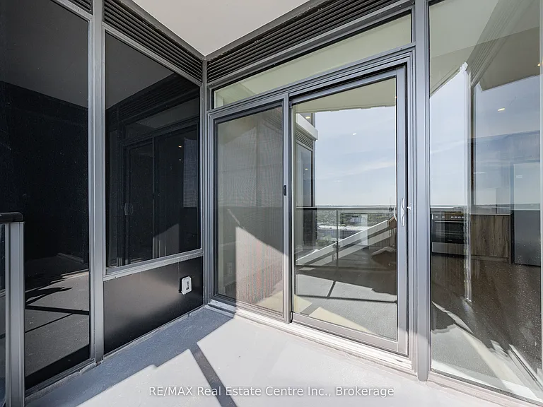 25 Wellington St S #3103 — Photo 19