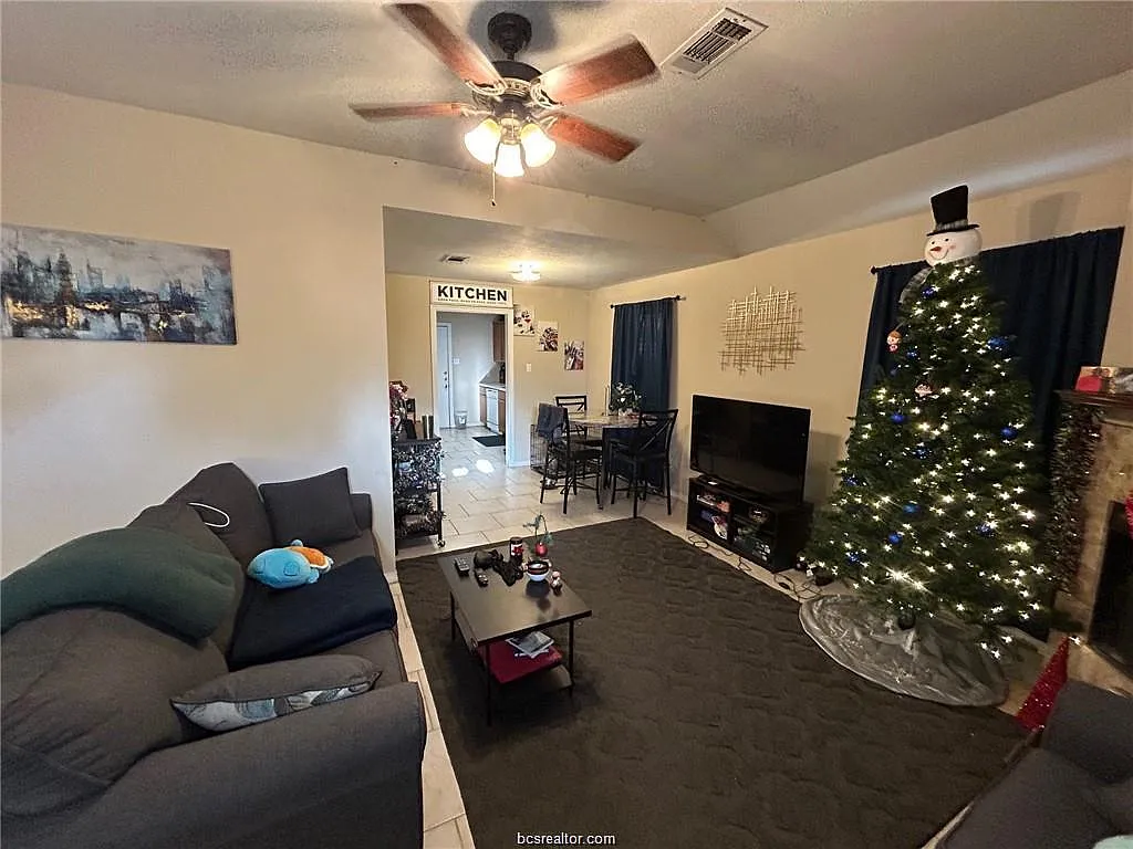 3 bed, 1179 sqft, $1,575 — Photo 2