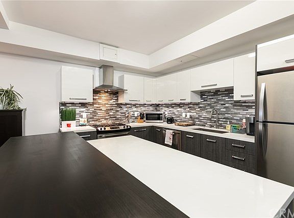 3rd image of 433 Pine Ave Unit 100