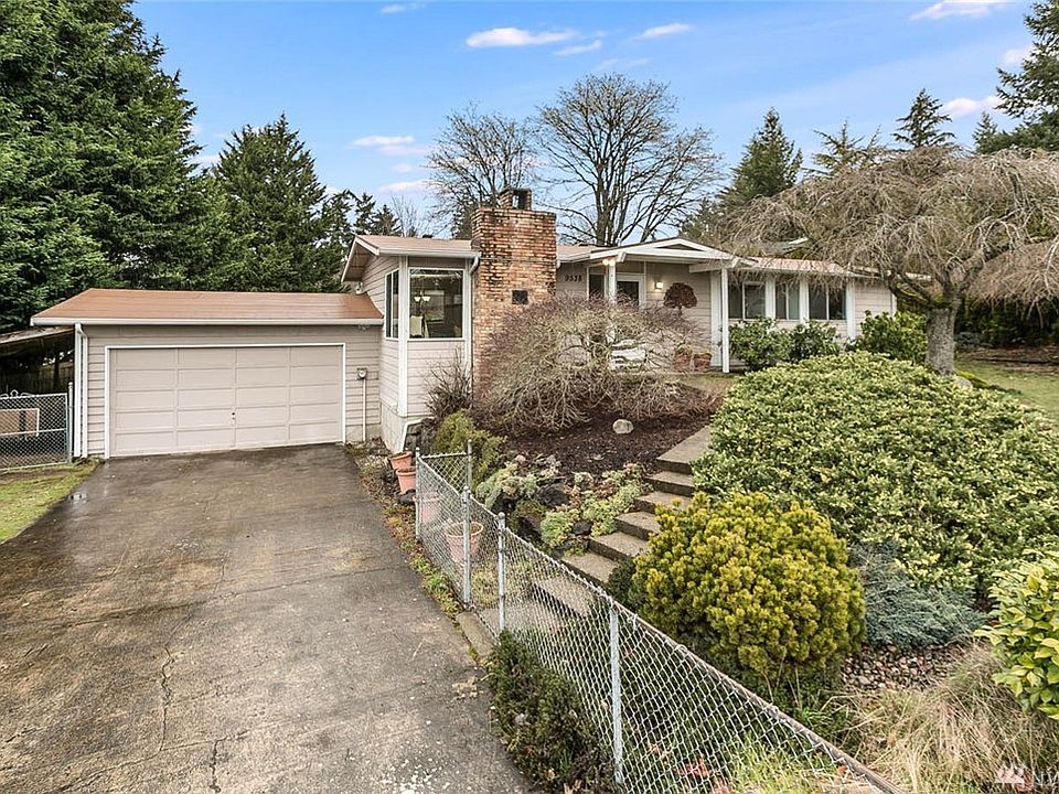 Welcome home to this charming 3 bedroom, 2 bath  rambler featuring lovely updates and an expansive territorial view that highlights the Northwest setting of this home. This home is neat as a pin and ready for you to make it your own. Enjoy gleaming hardwood floors that flow throughout the main living spaces and a cozy wood burning fireplace. The kitchen boasts updated stainless steel appliances, maple cabinets and a brand new dishwasher. 