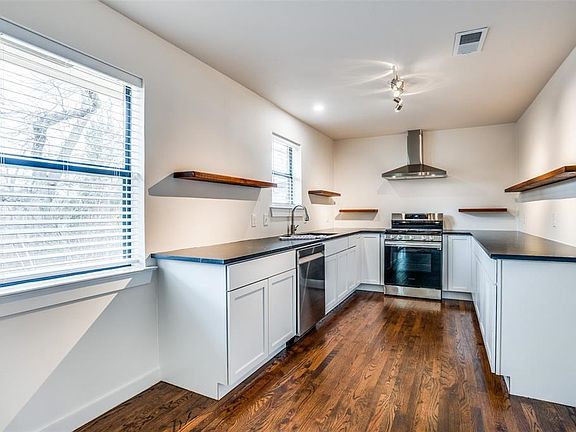 4th image of 2325 Oldbridge Dr