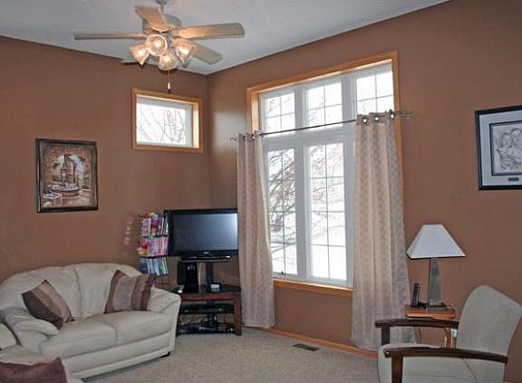 3rd image of 3335 Bluebell Ave N